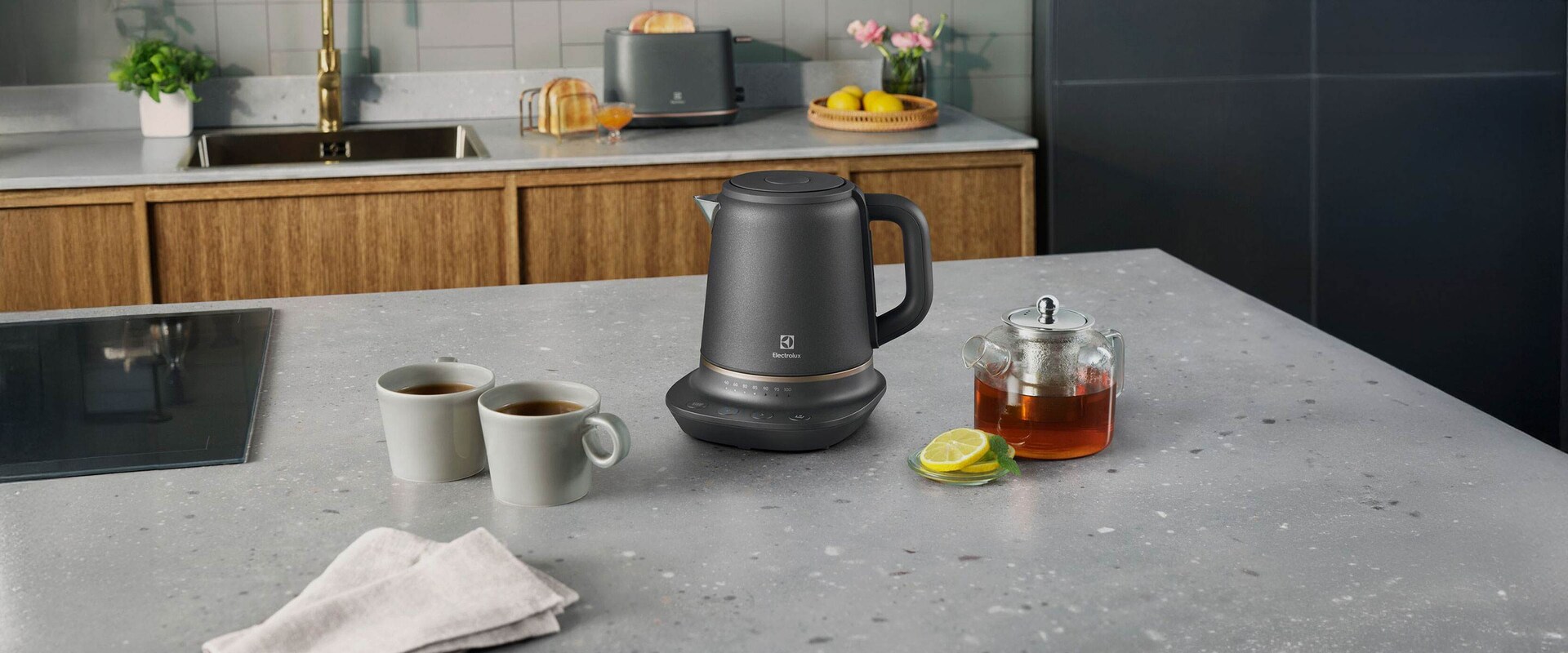 Electroluxin musta vedenkeitin.